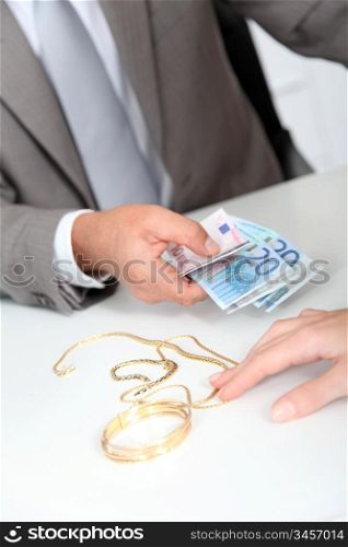 Gold against cash money