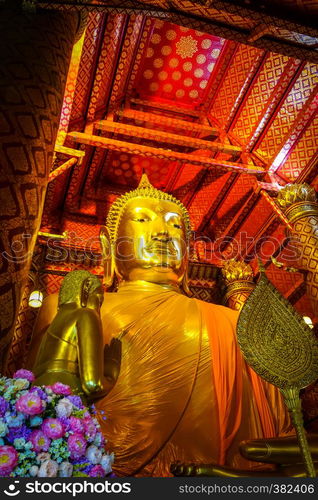 Gold Buddha statue, Wat Phanan Choeng temple, Ayutthaya, Thailand. Gold Buddha statue, Wat Phanan Choeng, Ayutthaya, Thailand