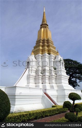 Golden Phra Chedi Sri Suriyothai in Ayuthaya
