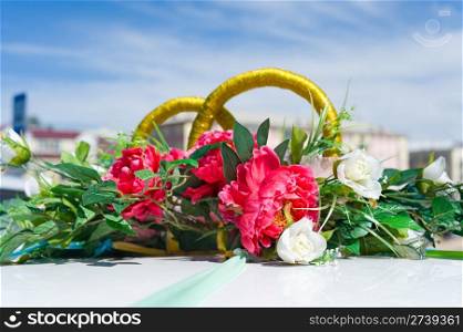 golden rings and flowers as wed car decoration