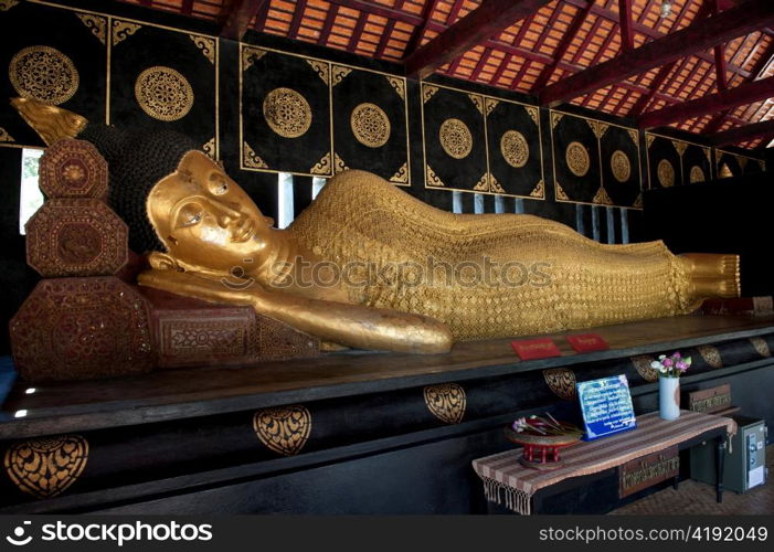 Golden statue of reclining Buddha at Wat Chedi Luang, Chiang Mai, Thailand