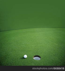 Golf ball falls just short of it&acute;s goal