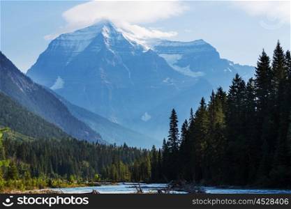 Grandiose Mount Robson - the highest peak of Canada in the morning in British Columbia
