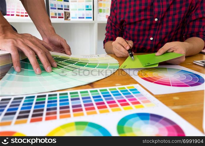 Graphic designers choose green tones from the color bands to design ideas, creative designs, graphic designers.