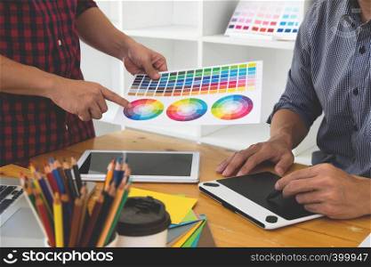 Graphic designers present colors from the color palette to their friends, for creative design ideas, creative designs of graphic designers.