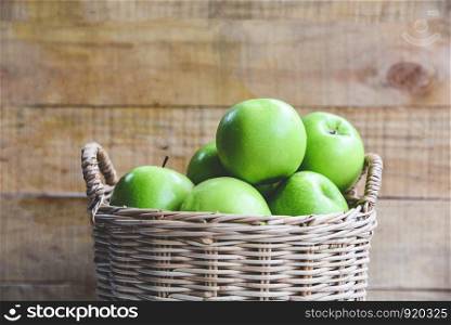 Green Apples / Harvest apple in the basket on wooden background