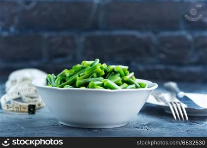 green beans in bowl and on a table