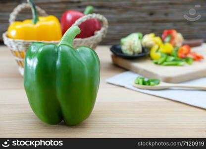 Green bell peppers in the kitchen Vegetables has health benefits.