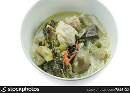 green chicken curry served with rice vermicelli in white bowl