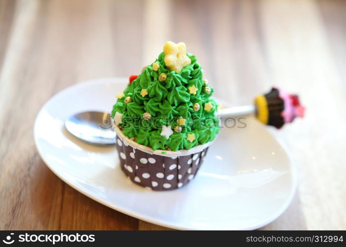 green cupcake