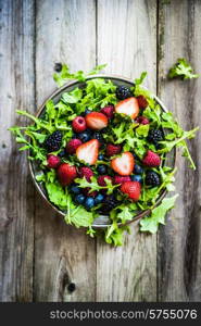 Green salad with arugula and berries