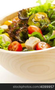 Green salad with lettuce, tomatoes and bread