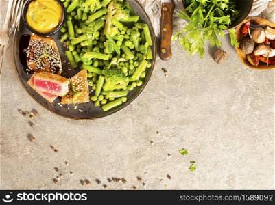 greenfood with tuna, broccoli green peas and fried tuna
