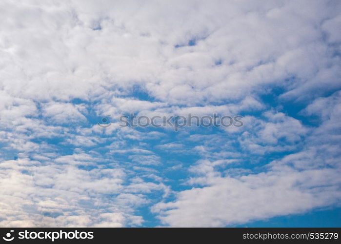 Grey color clouds partly cover the sky in the daytime