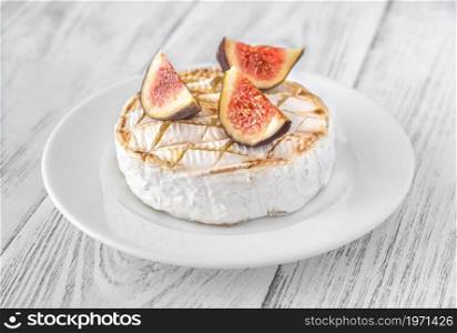 Grilled Camembert with fresh figs and honey