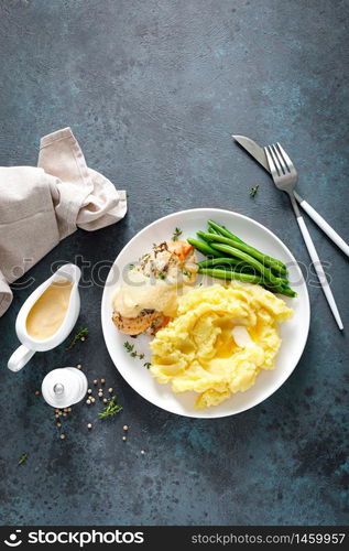 Grilled chicken breast with mashed potatoes and green beans