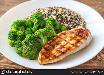 Grilled chicken with steamed broccoli and quinoa