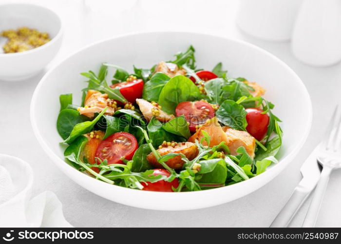 Grilled salmon salad with tomato and salad mix