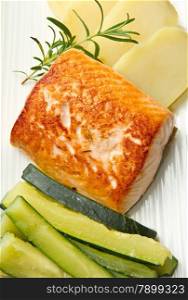 Grilled salmon with potatoes and zucchini