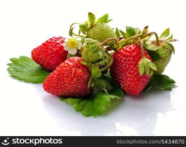 Group of fresh strawberries whith grean leaf on white