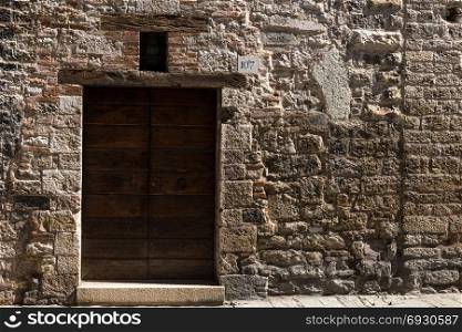 Gubbio (Italy): Old door on medieval stone wall