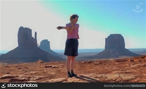 Gymnastik in Monument Valley, USA