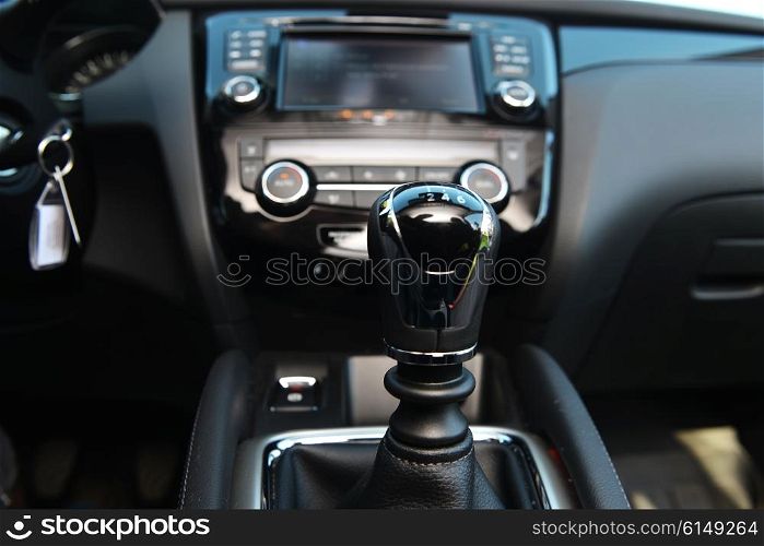 handle for switching speeds in modern car