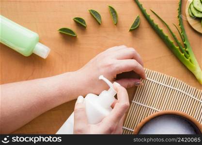 hands applying aloe vera cream