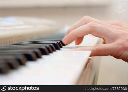 hands playing music on the piano, hands and piano player, keyboard