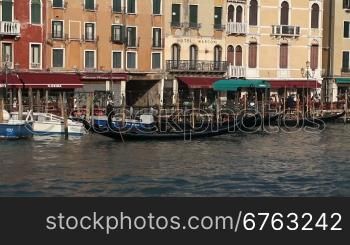 Hausfassaden am Canale Grande, in Venedig.