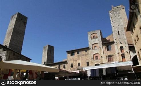 Hausfassaden und Geschlechtertnrme in San Gimignano