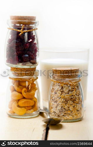 hea<hy breakfast ingredients milk oat cashew nuts dried cramberry craisinns 