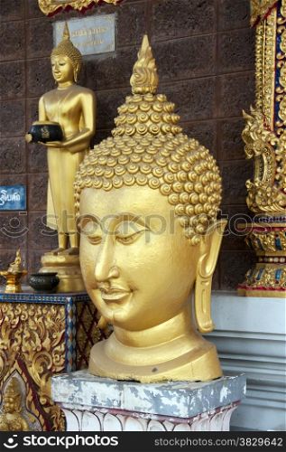 head from golden budda in bangkok