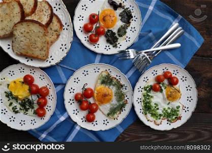 Healthy breakfast . Freshly made, delicious meal of eggs and vegetables. Fried eggs with herbs, leek, onion, kale, dill .. Healthy breakfast . Freshly made, delicious meal of eggs and vegetables. Fried eggs with herbs, leek, onion, kale, dill