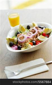 healthy food salad wiht vegetables and tuna fish