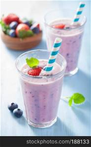 healthy strawberry blueberry smoothie with chia seed