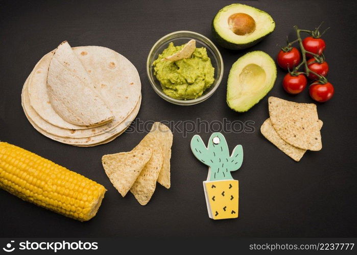 heap pita near vegetables guacamole sauce with nachos