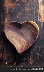 heart shape plate on wooden table - Valentine&rsquo;s day concept