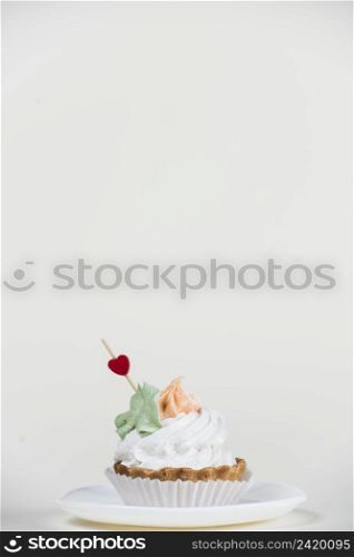 heart topper cupcake white table