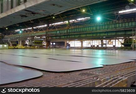 heavy steel plates on conveyor