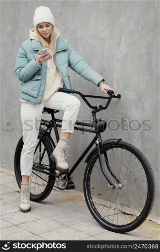 her bike using her mobile phone