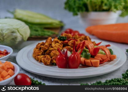 Herbs Fried chicken with Chili, Tomato, Cucumber, Carrot, and Fresh pepper.