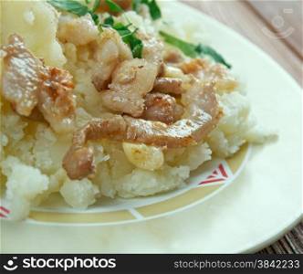 Hete bliksem stamppot - traditional German dish most popular in the regions of the Rhineland, Westphalia and Lower Saxony consists of fried onions, and mashed potato with apple sauce.