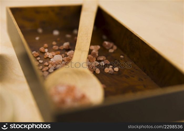 himalayan pink salt wooden box spoon