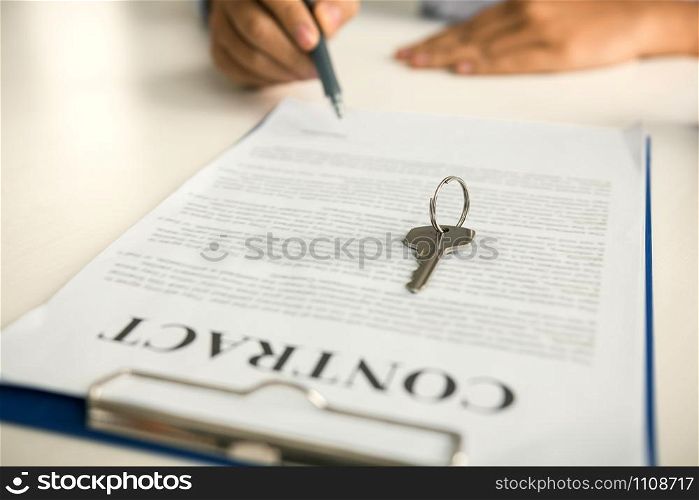 Home agents are sending pens to customers signing a contract to buy a new home.