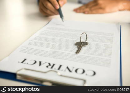 Home agents are sending pens to customers signing a contract to buy a new home.