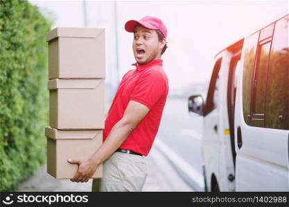 Home delivery man Wear a mask and gloves. Prevention of germs, the Covid 19 virus