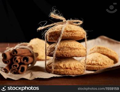homemade round baked cookies on brown paper, delicious dessert, close up