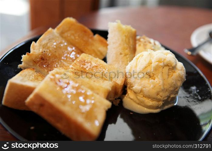 honey toast with ice cream