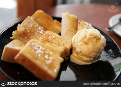 honey toast with ice cream